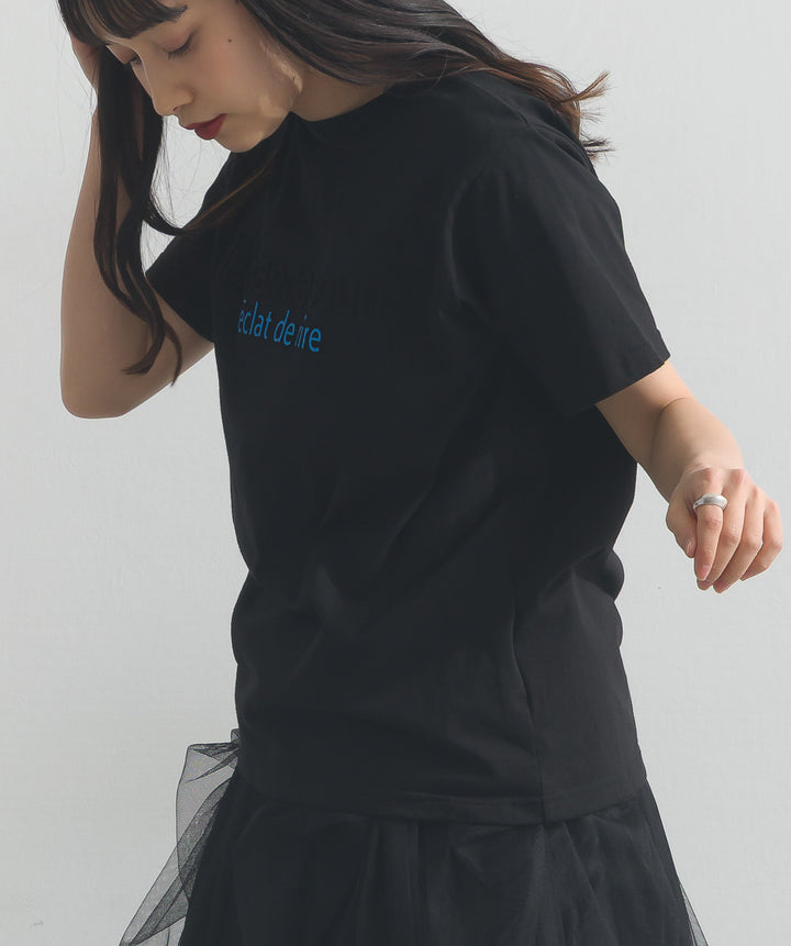 エンボスロゴコンパクトTシャツ