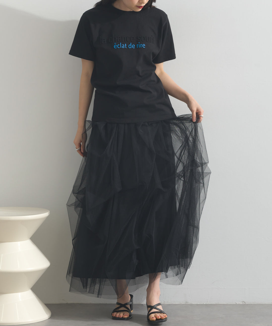 エンボスロゴコンパクトTシャツ