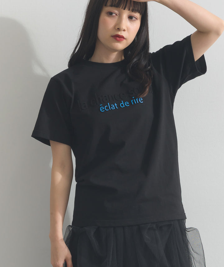 エンボスロゴコンパクトTシャツ