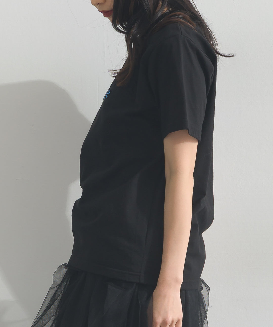 エンボスロゴコンパクトTシャツ