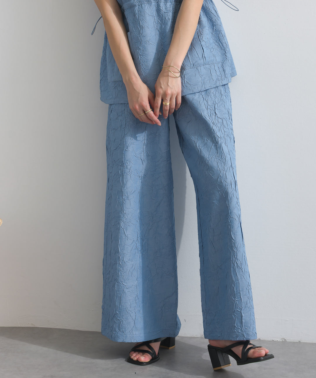 デニム風シワ加工パンツ
