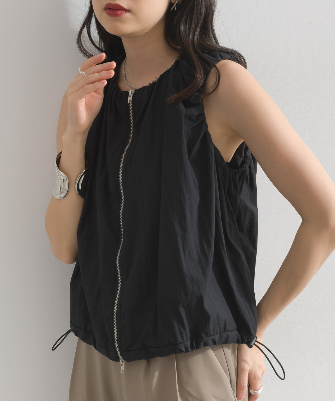 タフタギャザークロップドベスト