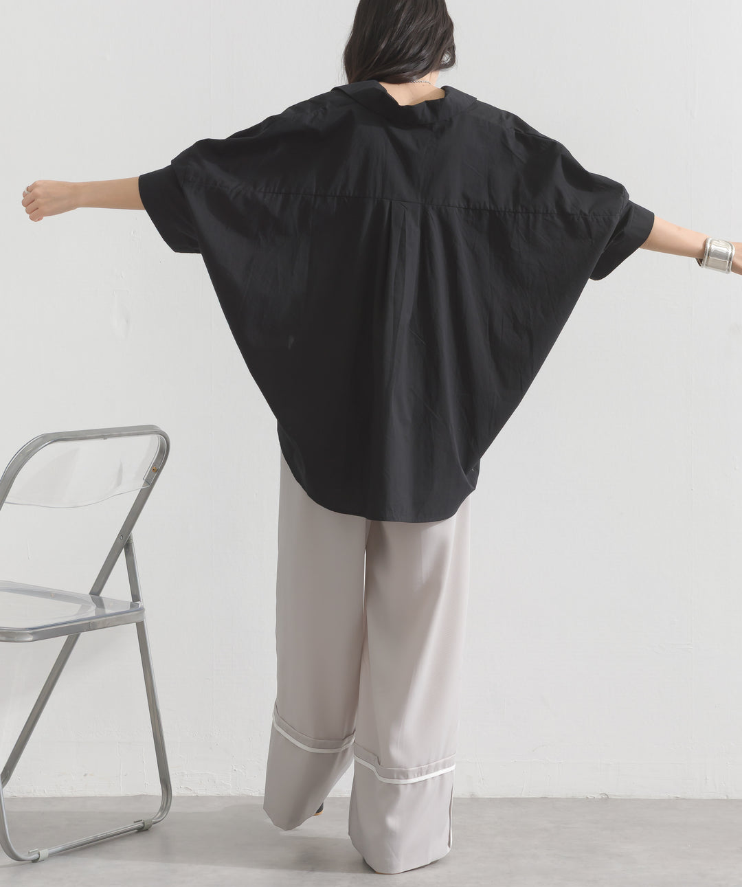 【再入荷】ピンタックデザイン半袖シャツ