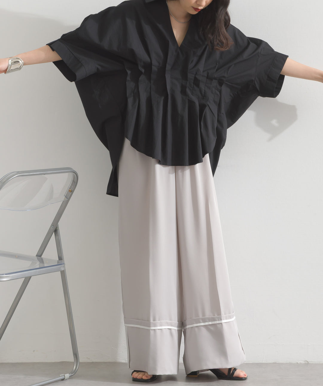 【再入荷】ピンタックデザイン半袖シャツ