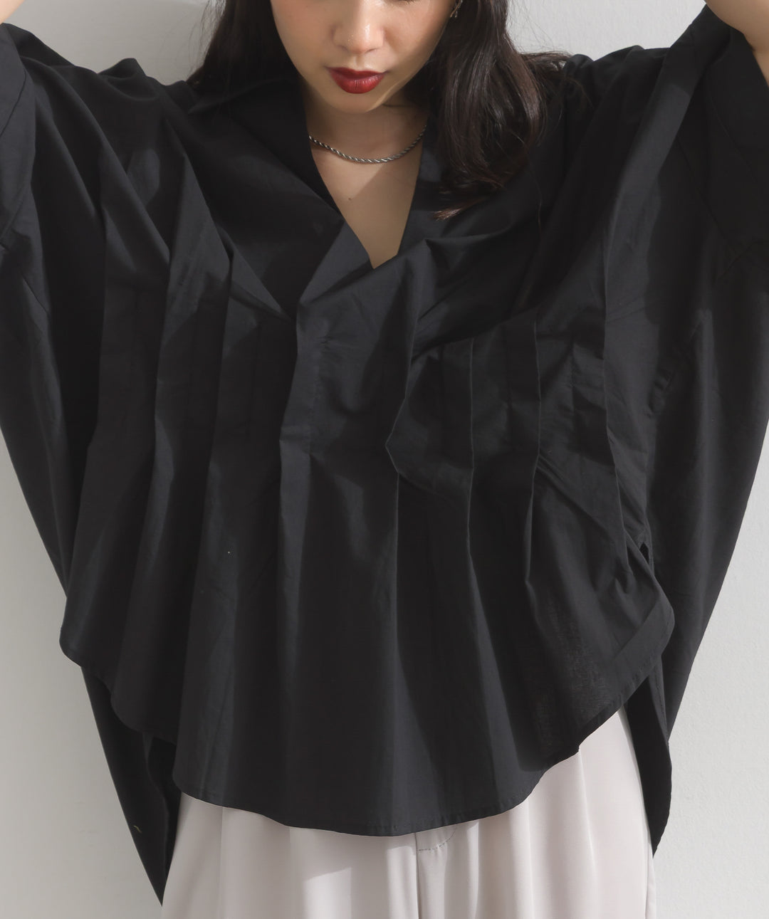 【再入荷】ピンタックデザイン半袖シャツ