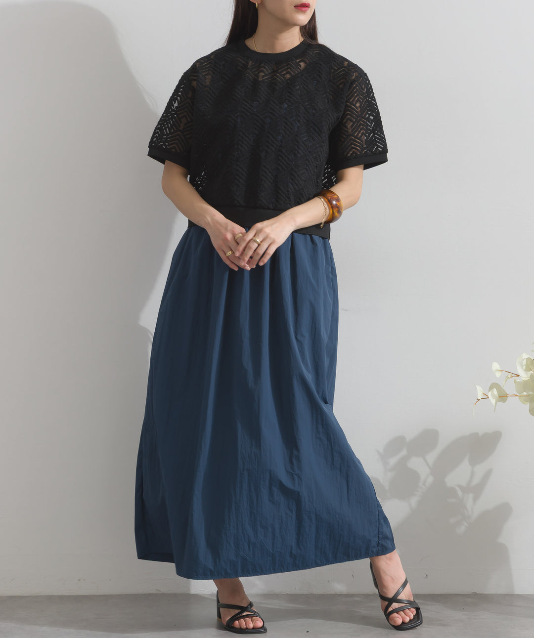 オーガンジー刺繍ブラウス