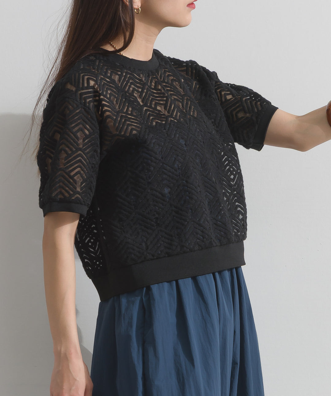 オーガンジー刺繍ブラウス