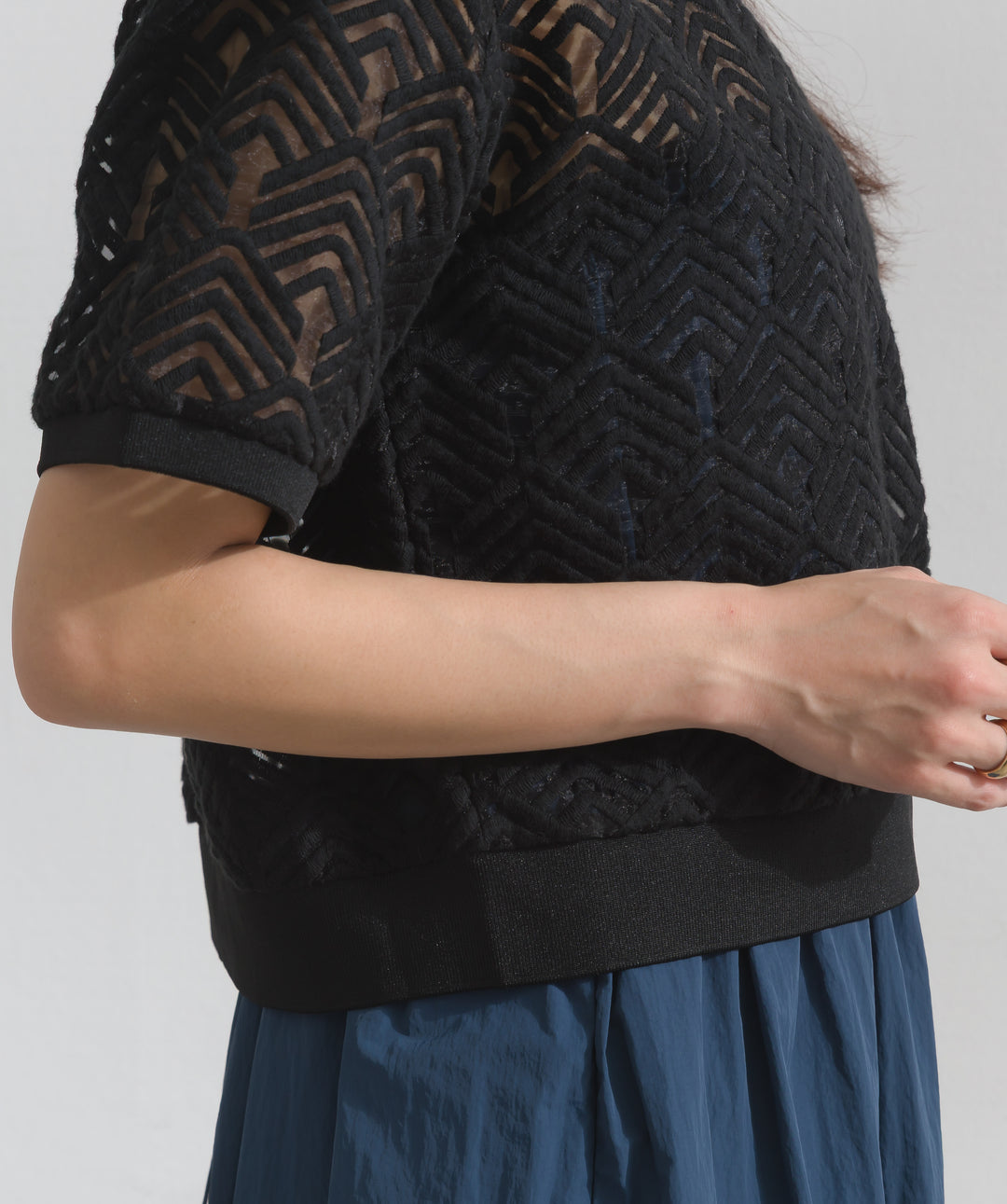 オーガンジー刺繍ブラウス