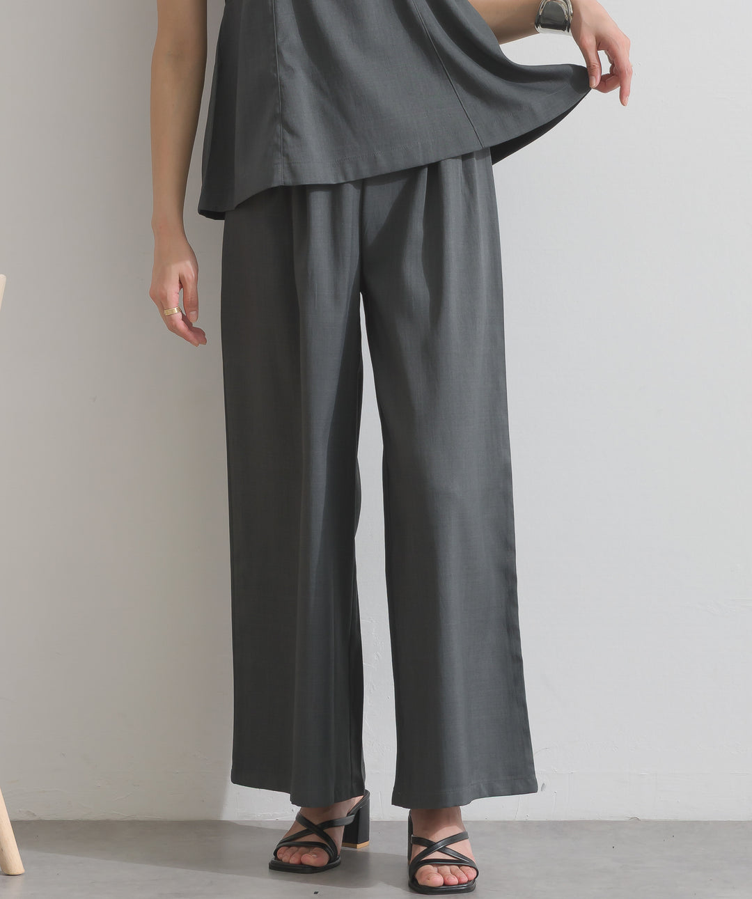 ペプラムビスチェパンツ セットアップ
