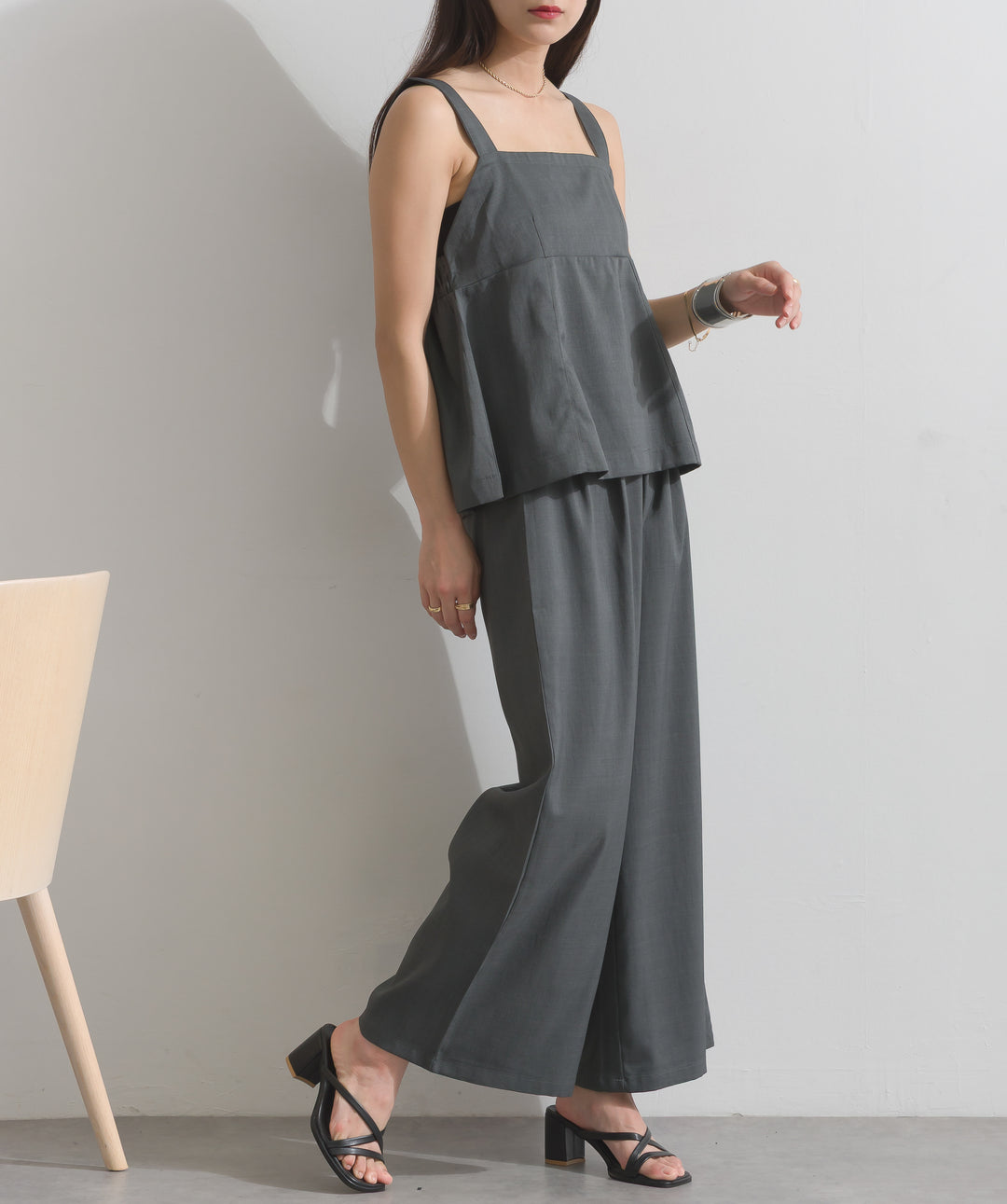 ペプラムビスチェパンツ セットアップ