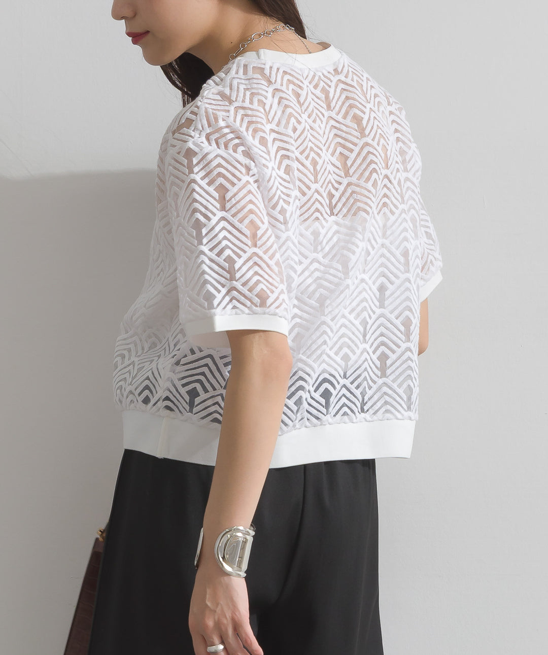 オーガンジー刺繍ブラウス
