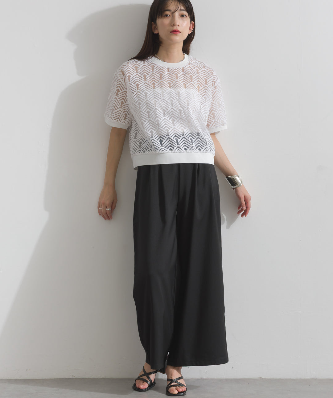 オーガンジー刺繍ブラウス