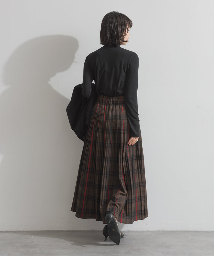 モックネックトップス