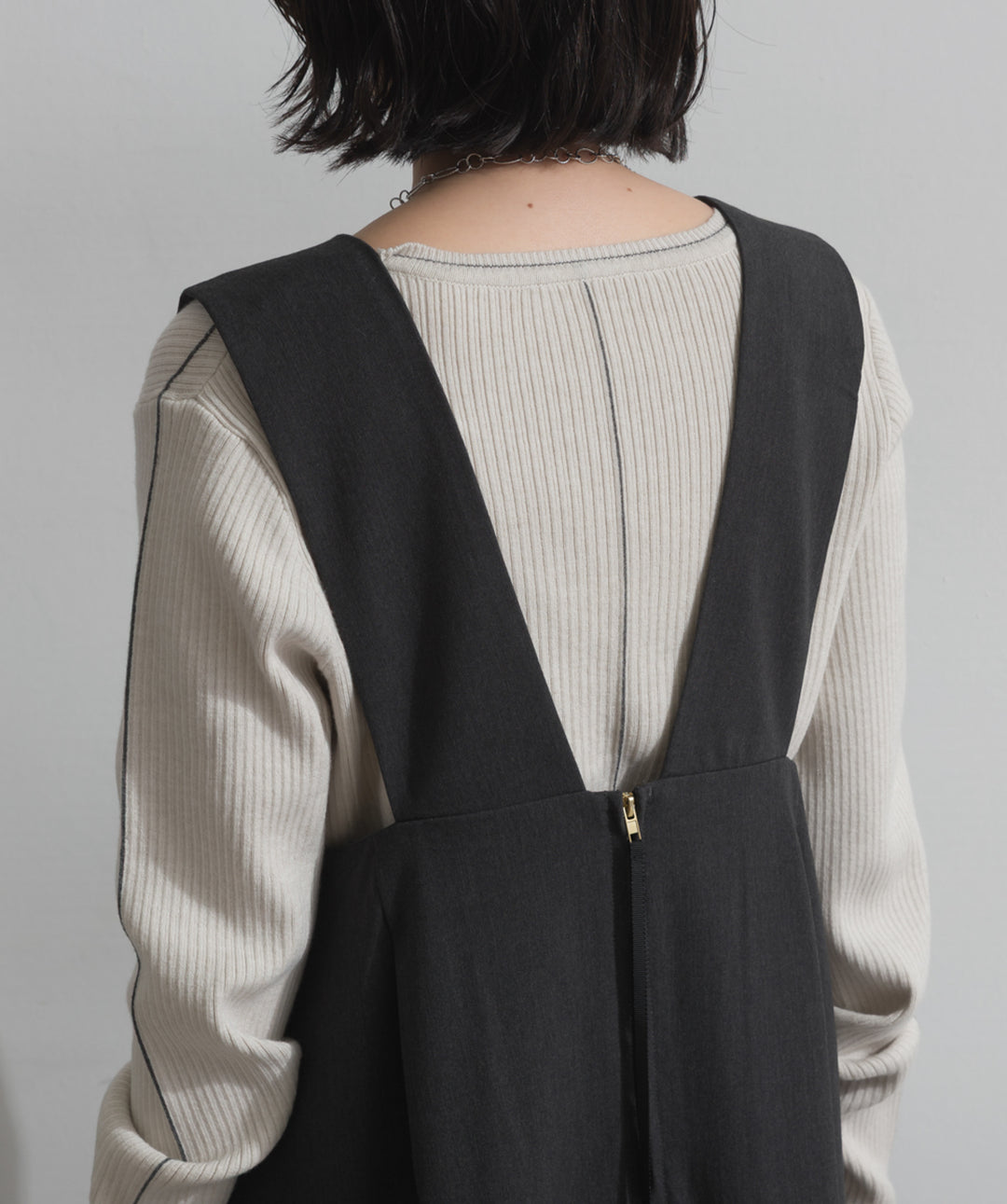 Vネックジャンスカ