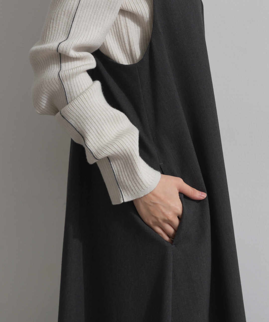 Vネックジャンスカ