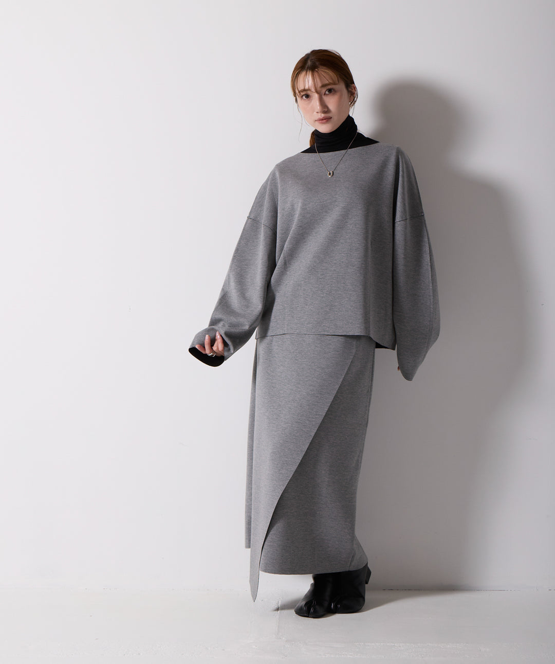 アシンメトリーヘムスカートドッキングセットアップ