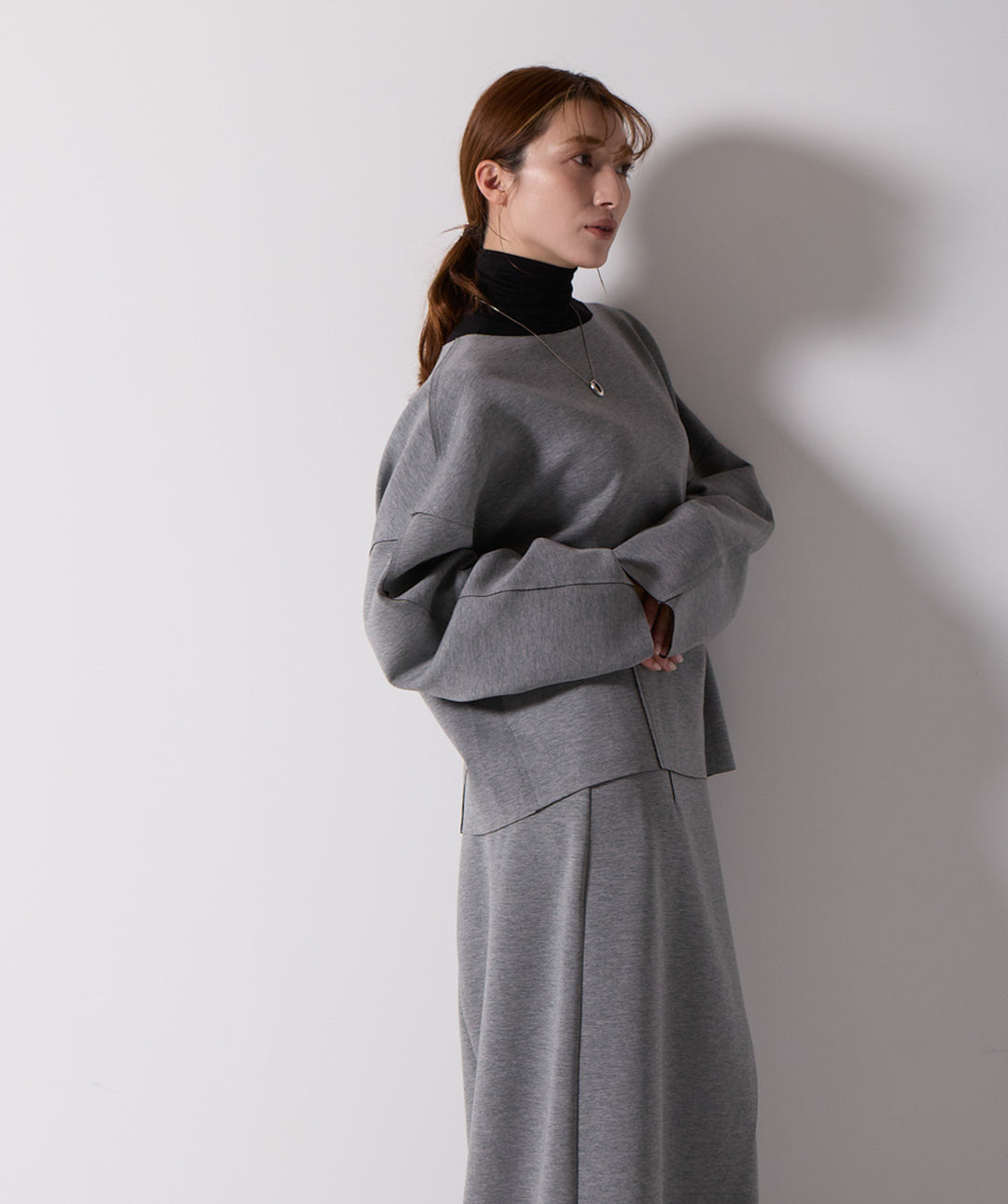 アシンメトリーヘムスカートドッキングセットアップ