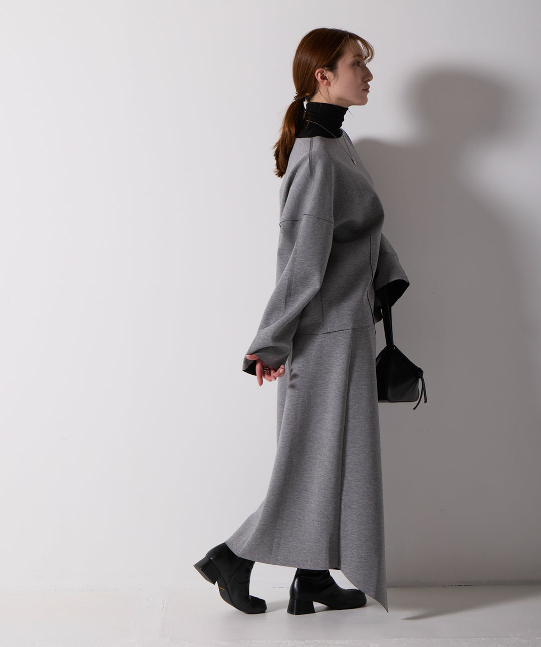 アシンメトリーヘムスカートドッキングセットアップ