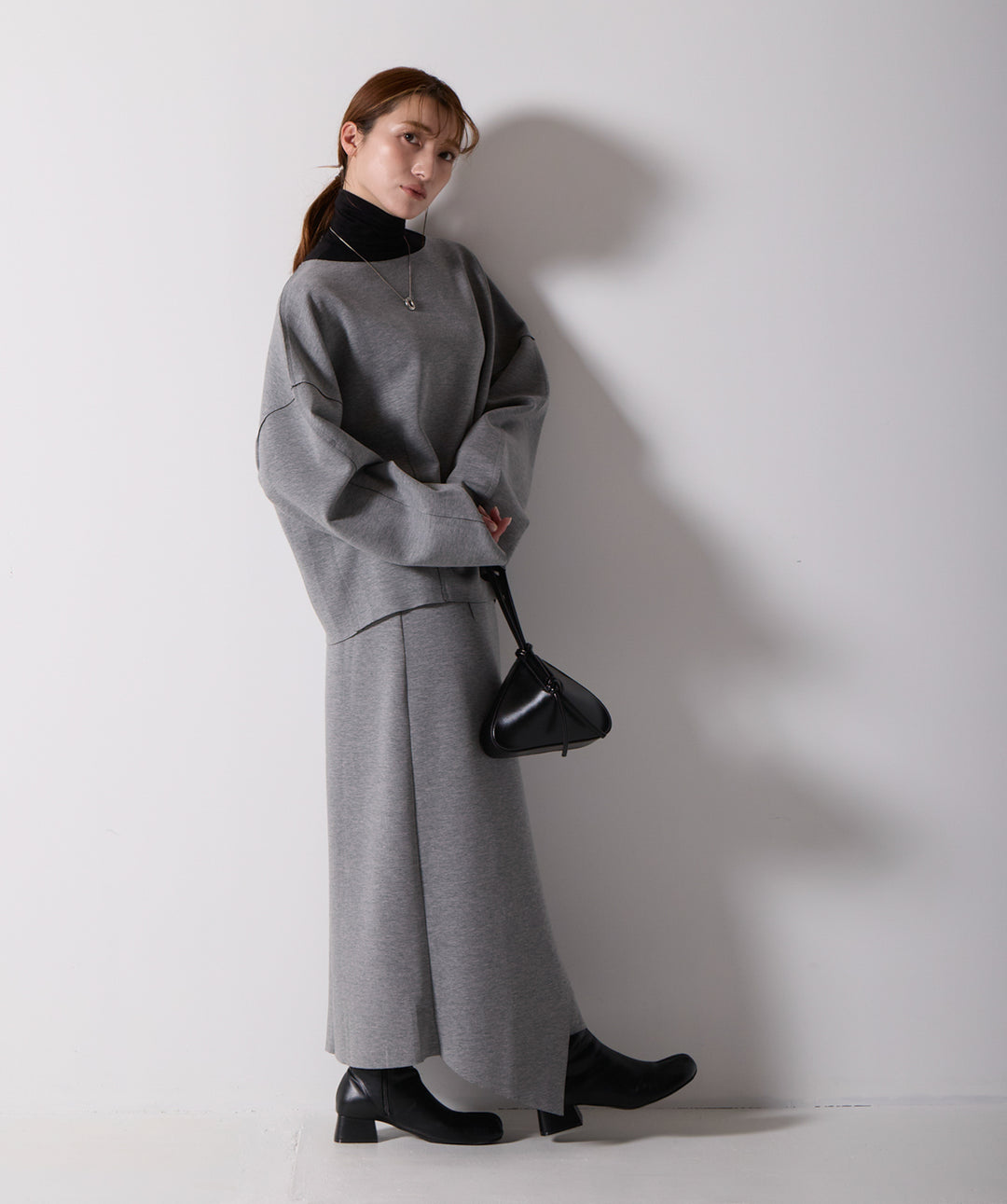 アシンメトリーヘムスカートドッキングセットアップ