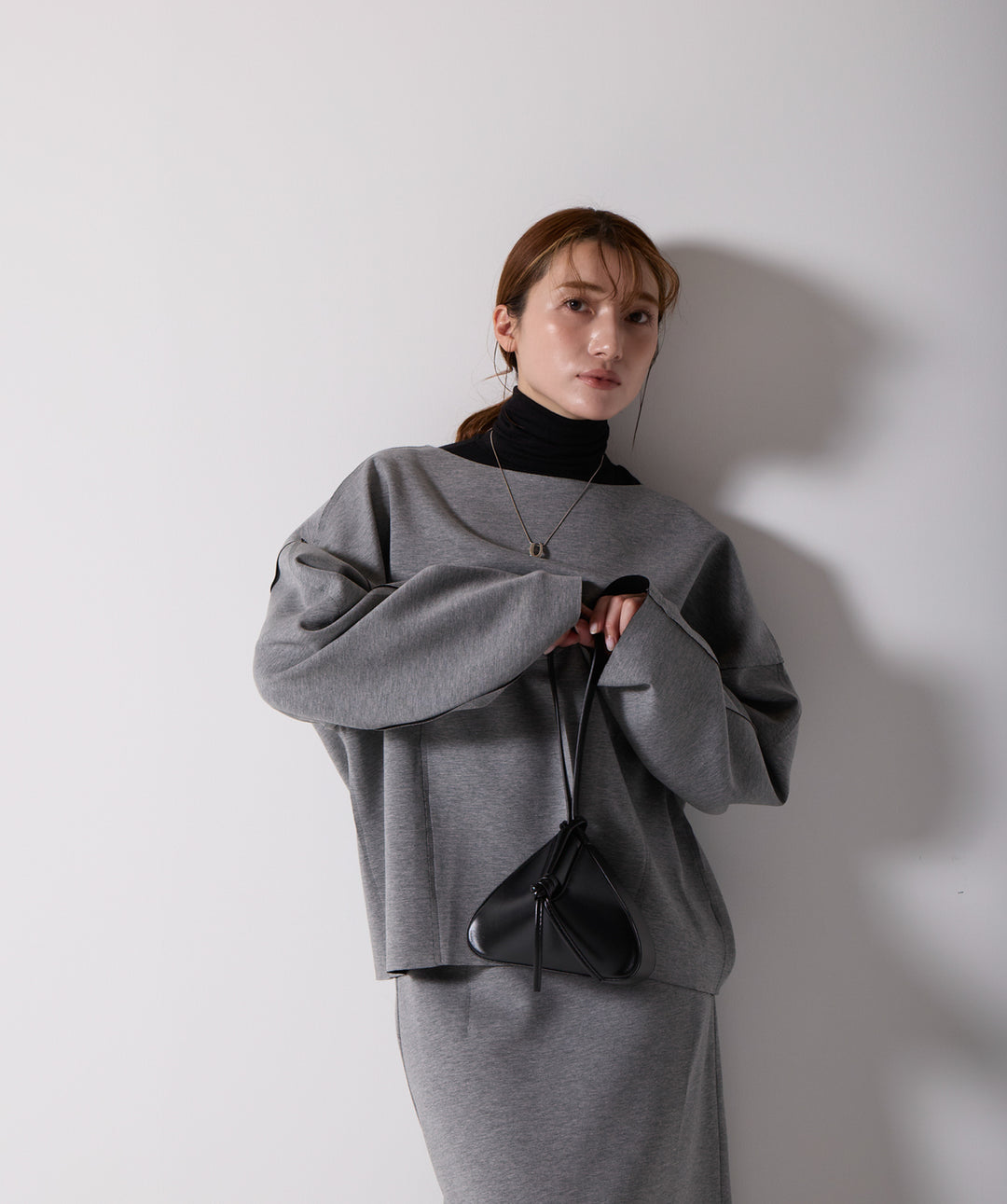 アシンメトリーヘムスカートドッキングセットアップ