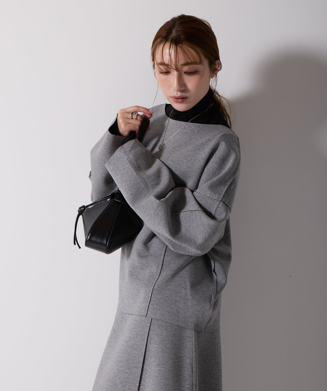 アシンメトリーヘムスカートドッキングセットアップ