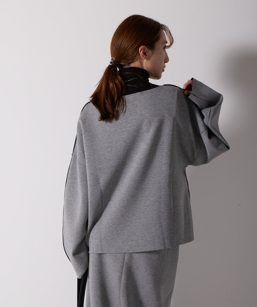 アシンメトリーヘムスカートドッキングセットアップ