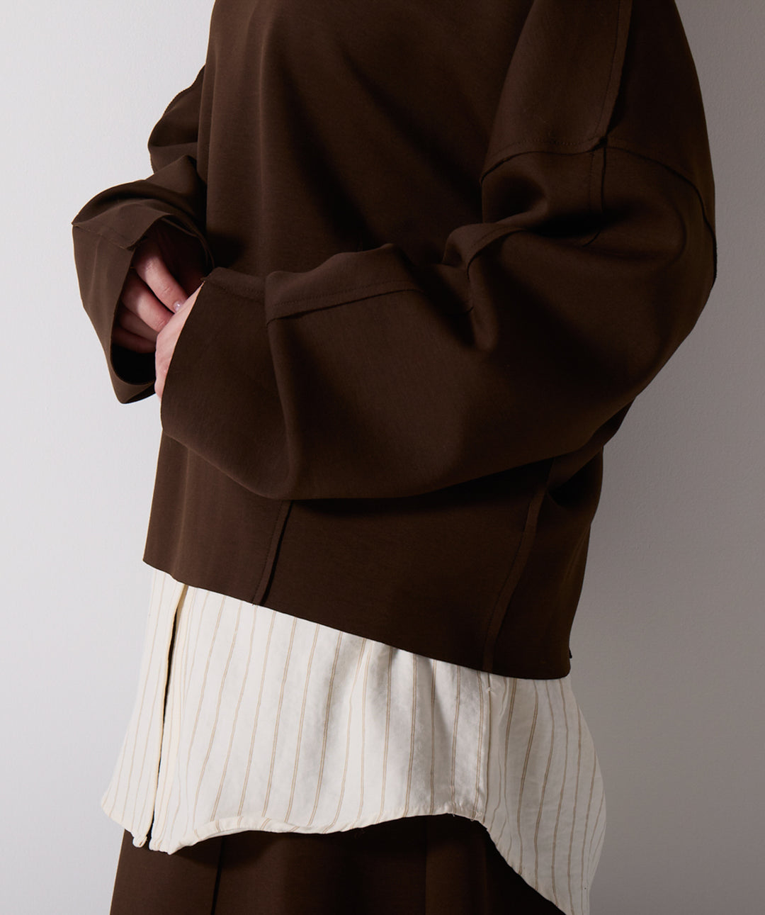 アシンメトリーヘムスカートドッキングセットアップ