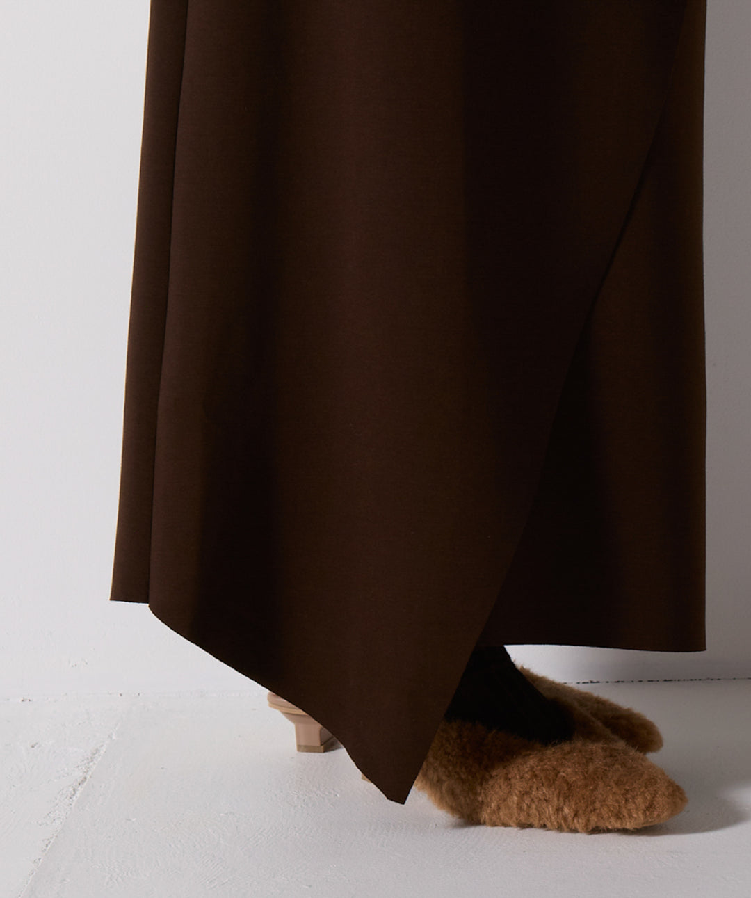 アシンメトリーヘムスカートドッキングセットアップ