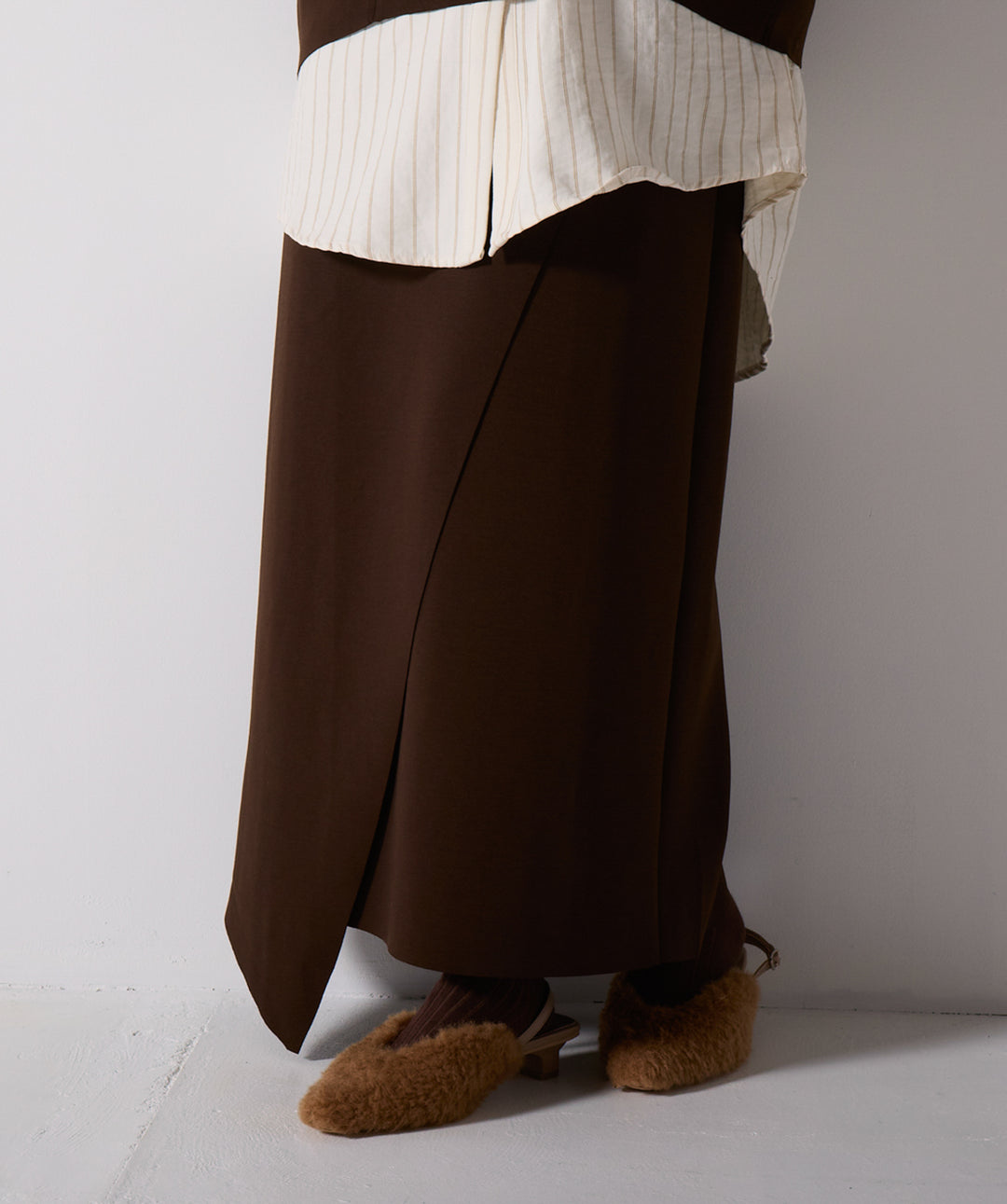 アシンメトリーヘムスカートドッキングセットアップ