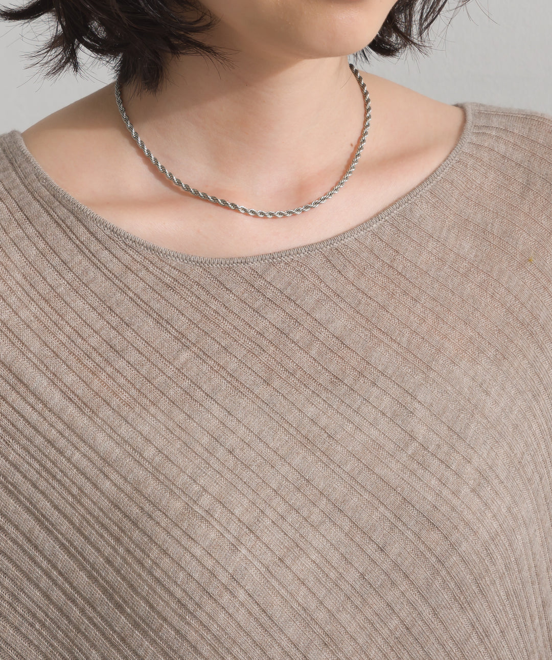 アシンメトリーヘムドルマンプルオーバー