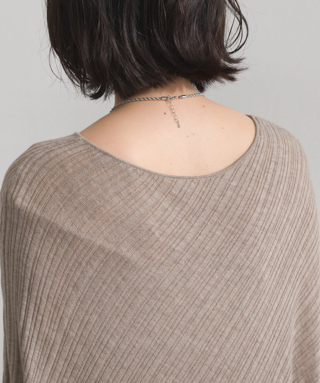 アシンメトリーヘムドルマンプルオーバー