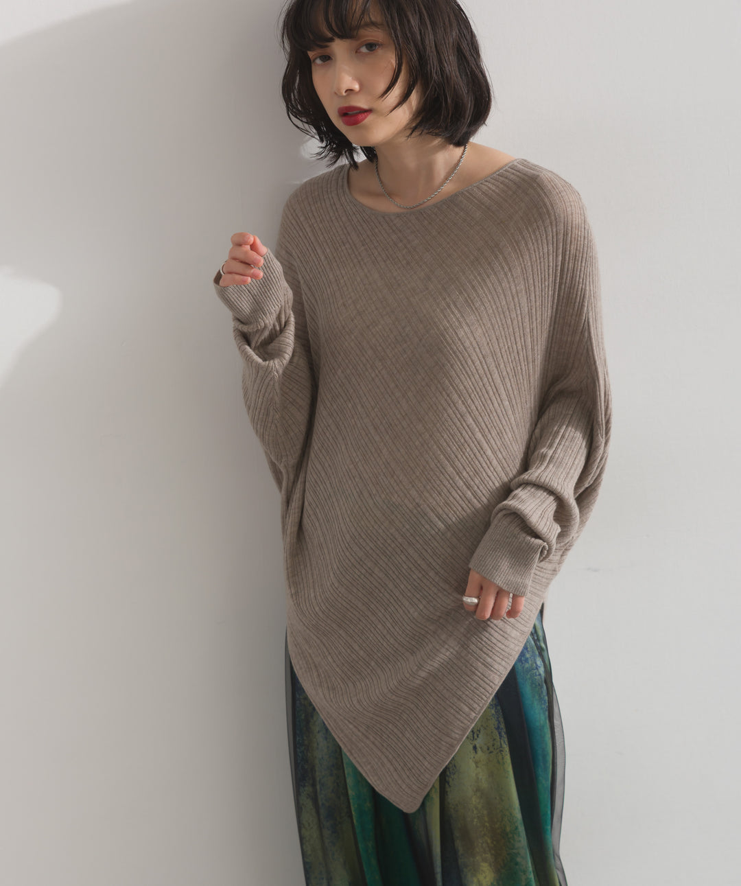 アシンメトリーヘムドルマンプルオーバー