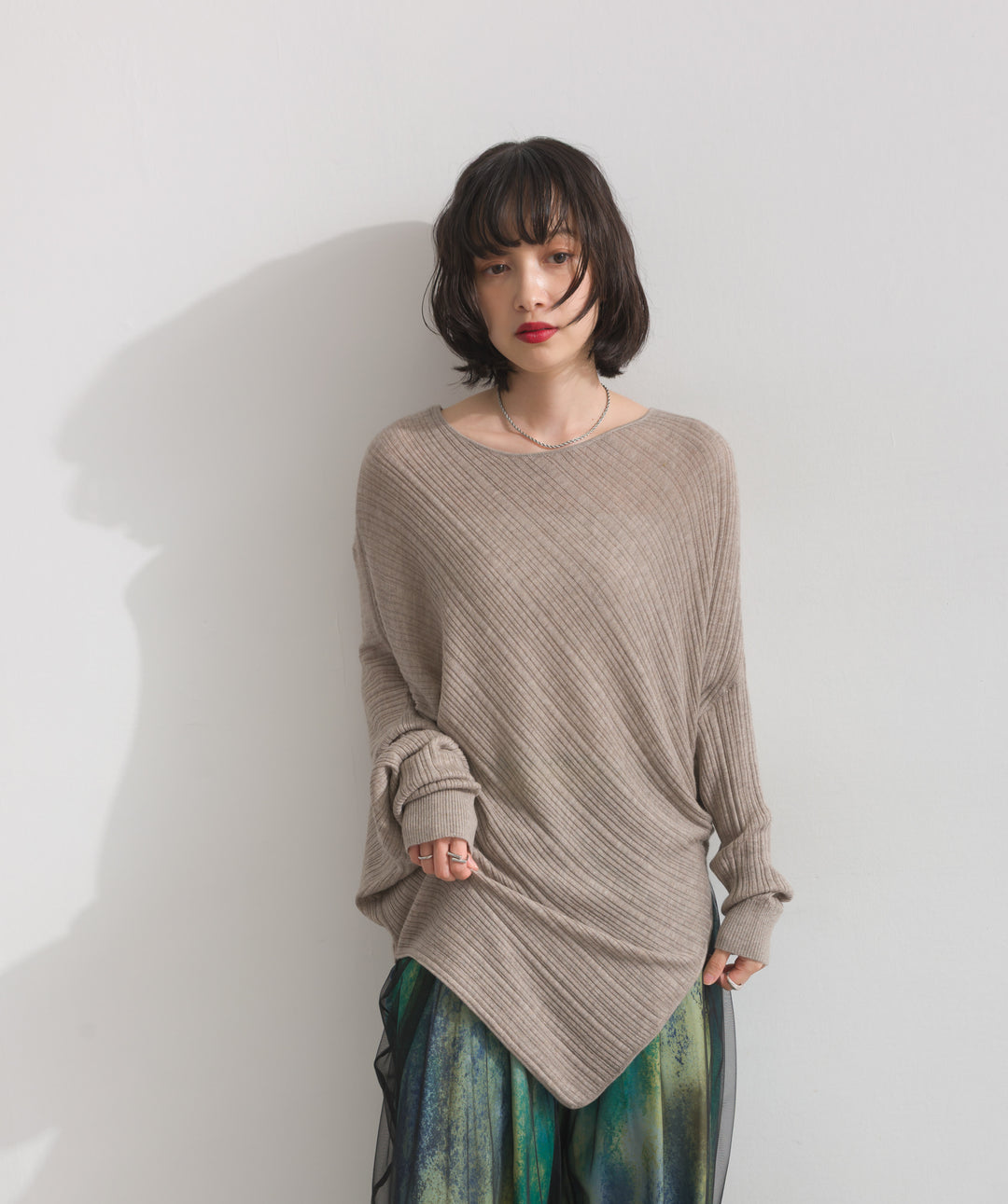 アシンメトリーヘムドルマンプルオーバー