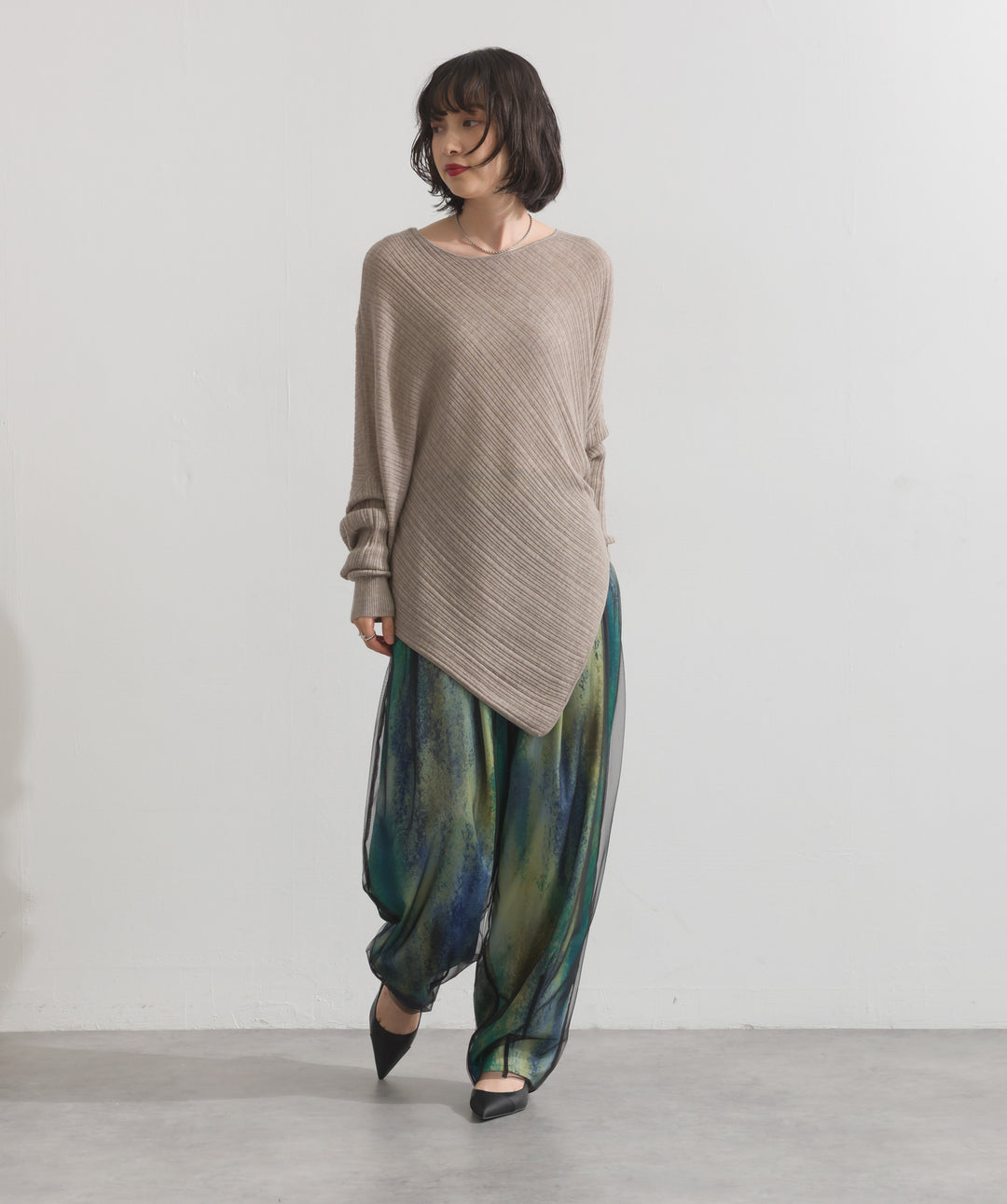 アシンメトリーヘムドルマンプルオーバー