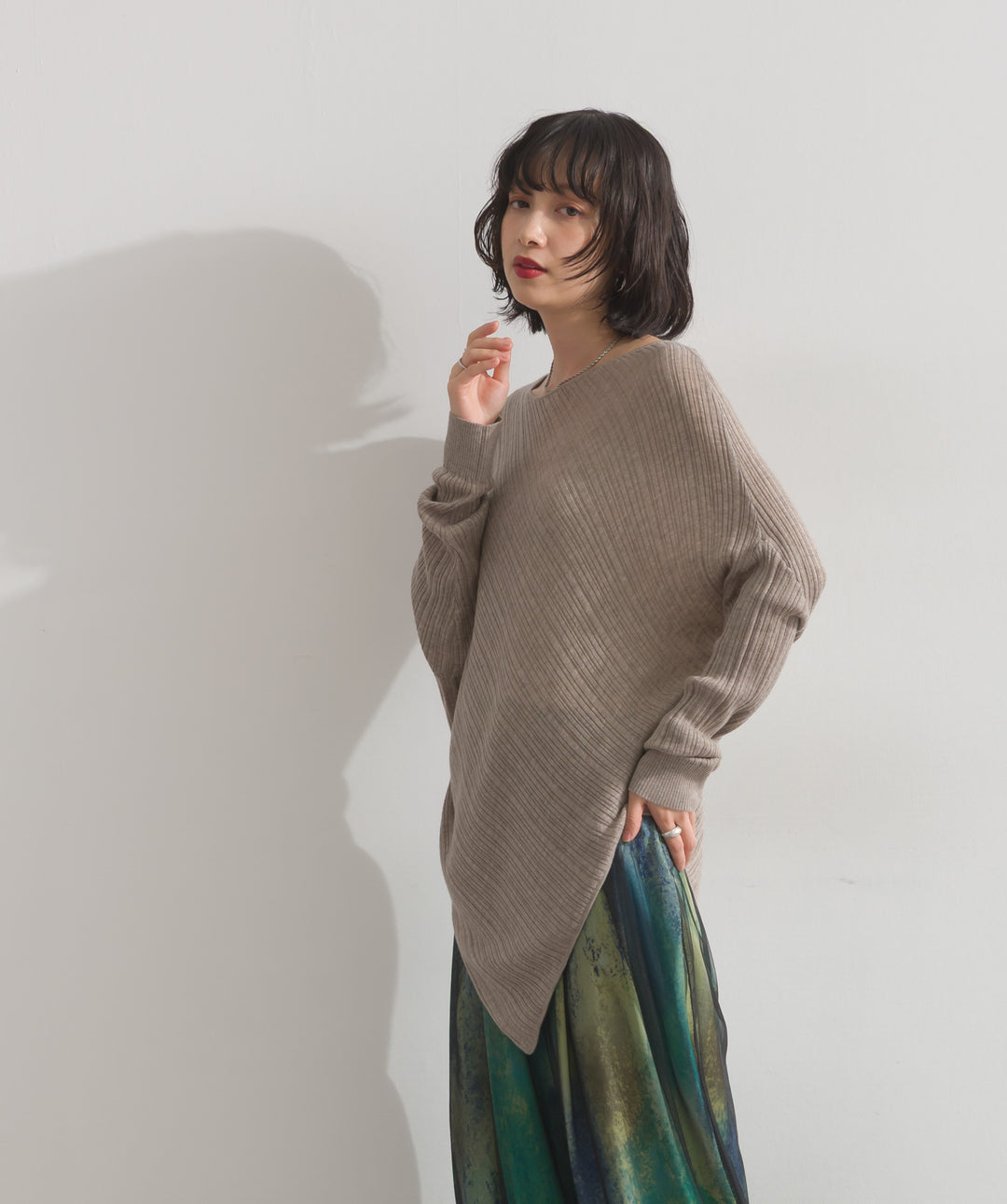 アシンメトリーヘムドルマンプルオーバー