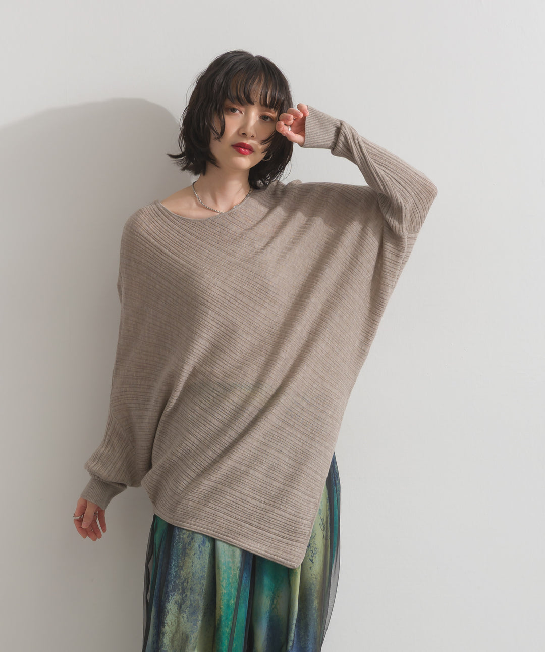 アシンメトリーヘムドルマンプルオーバー