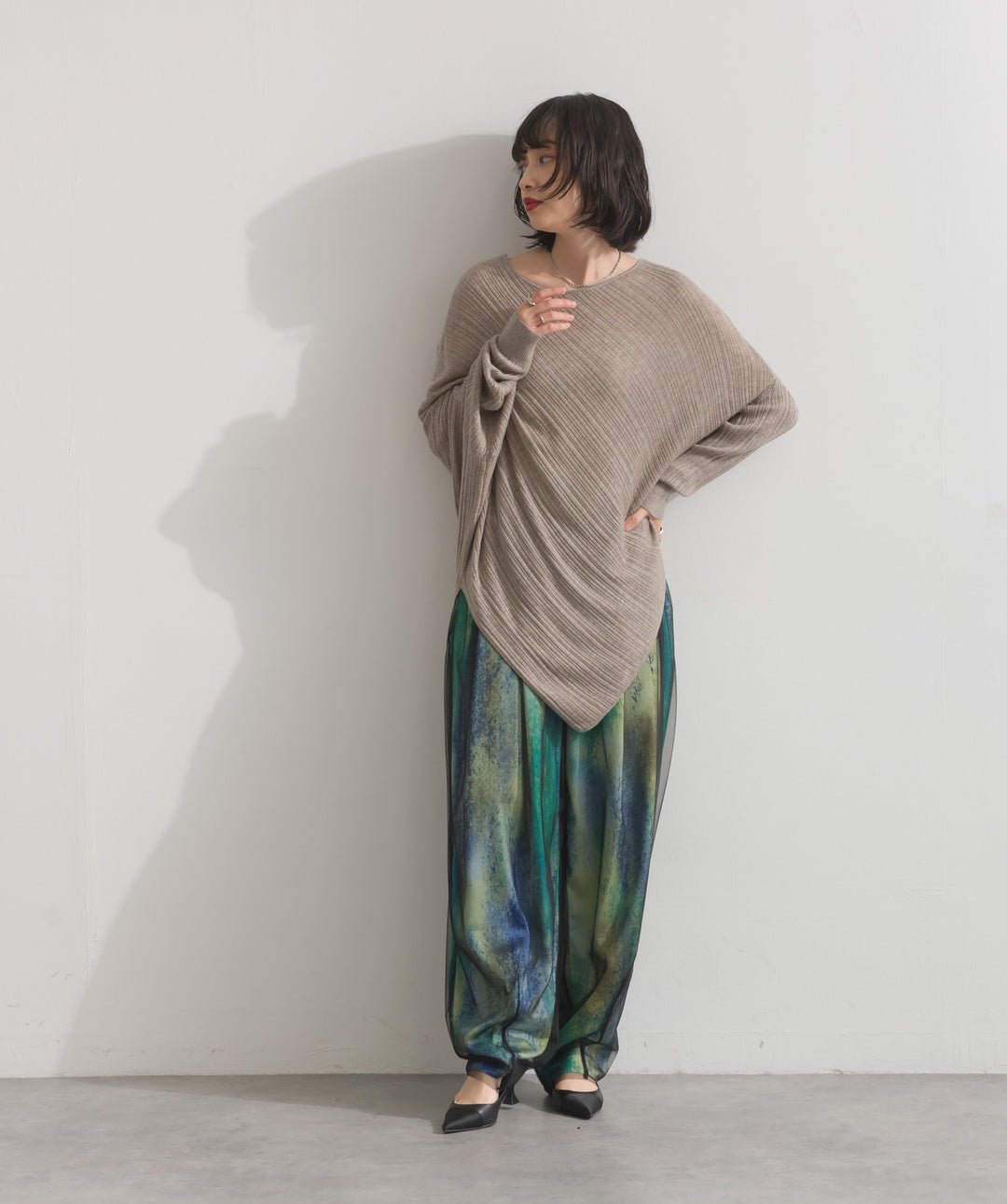 アシンメトリーヘムドルマンプルオーバー