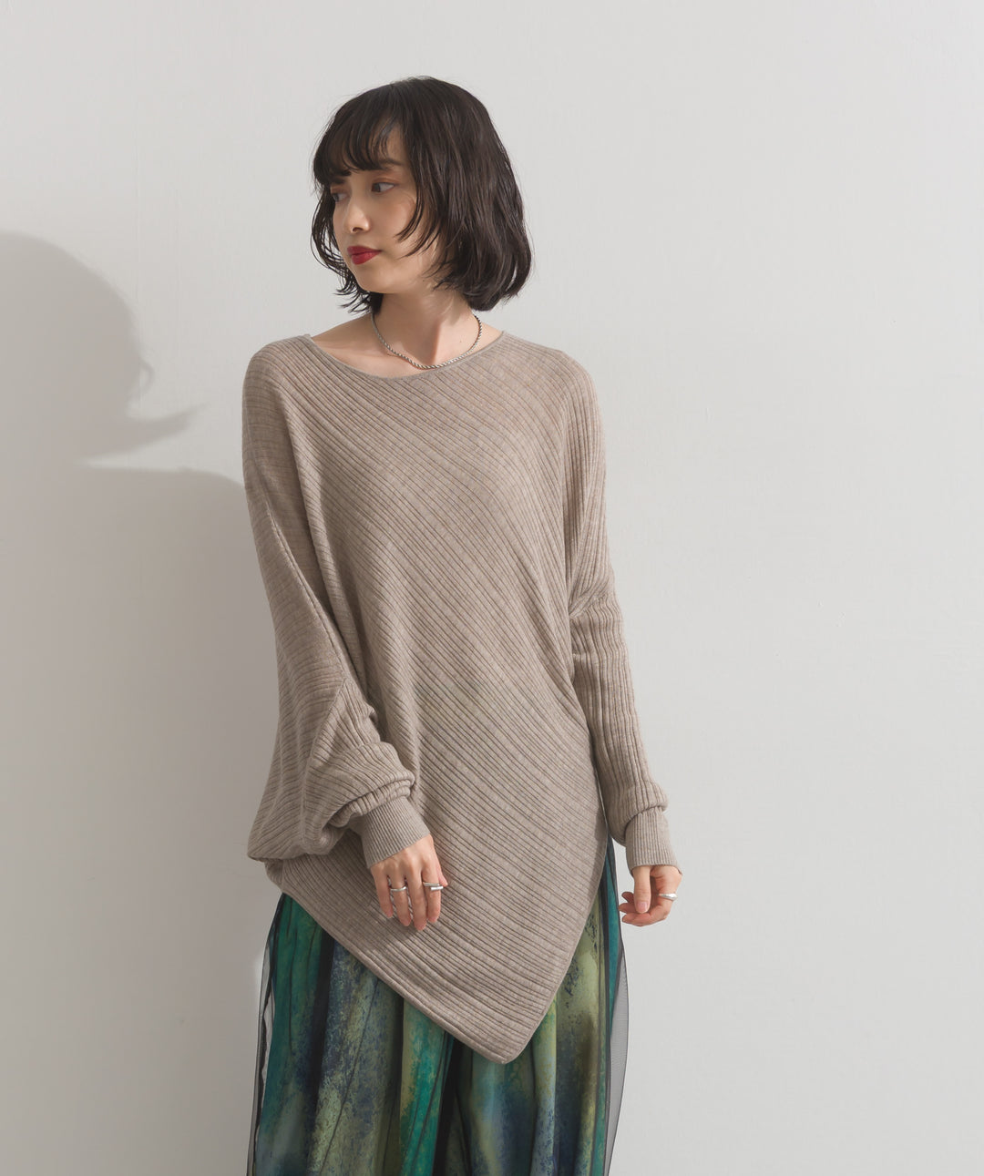 アシンメトリーヘムドルマンプルオーバー