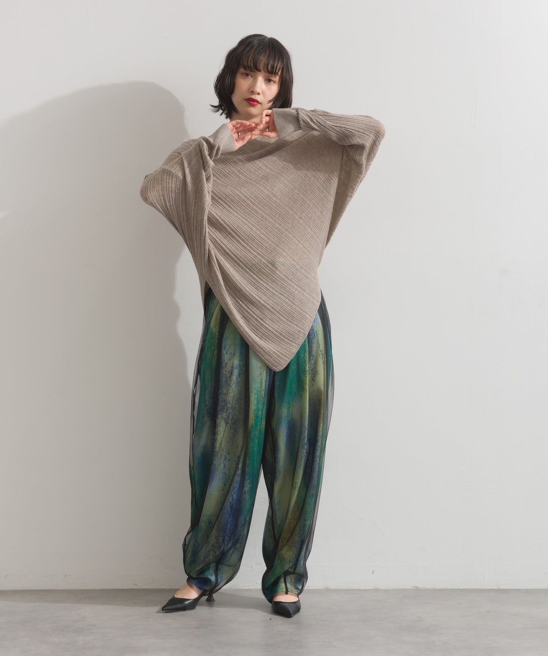 アシンメトリーヘムドルマンプルオーバー