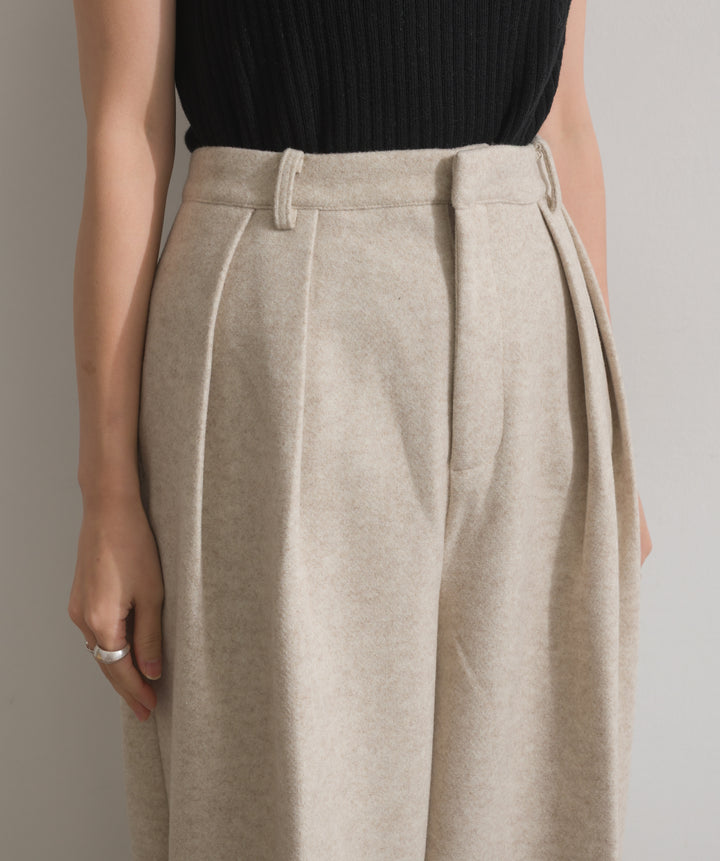 タックトラウザーズパンツ