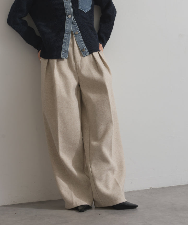 タックトラウザーズパンツ