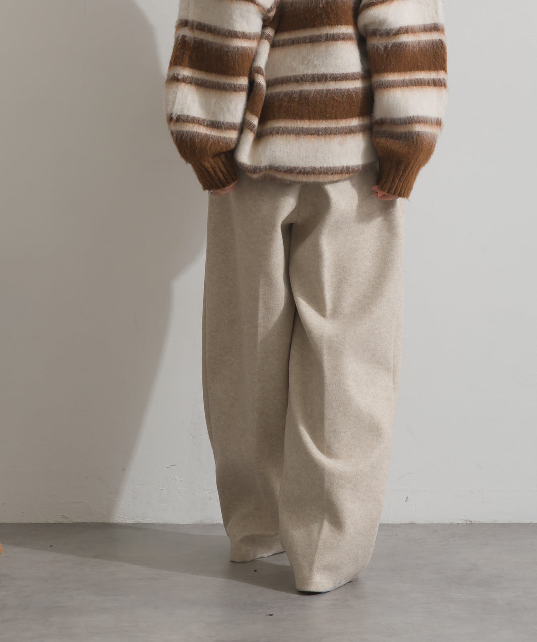 タックトラウザーズパンツ