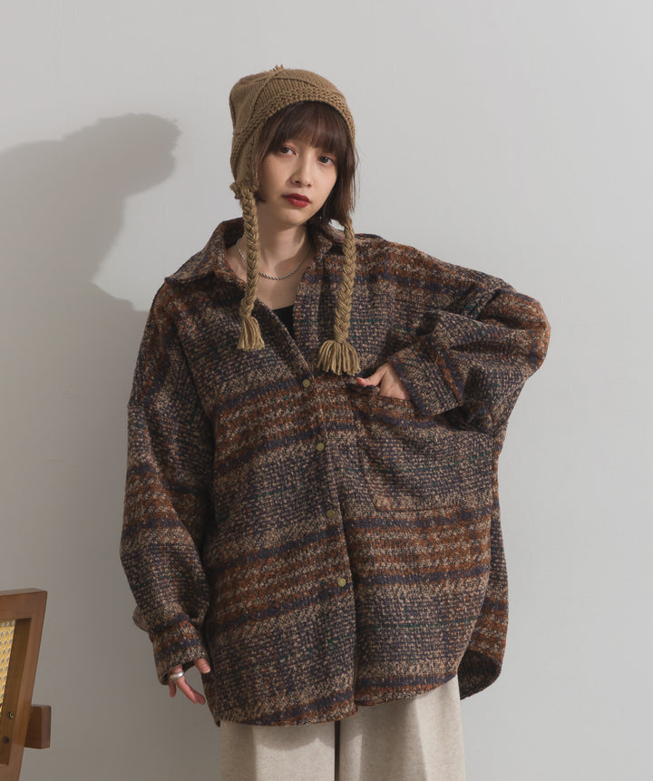 ポンポン付きケーブルニットキャップ