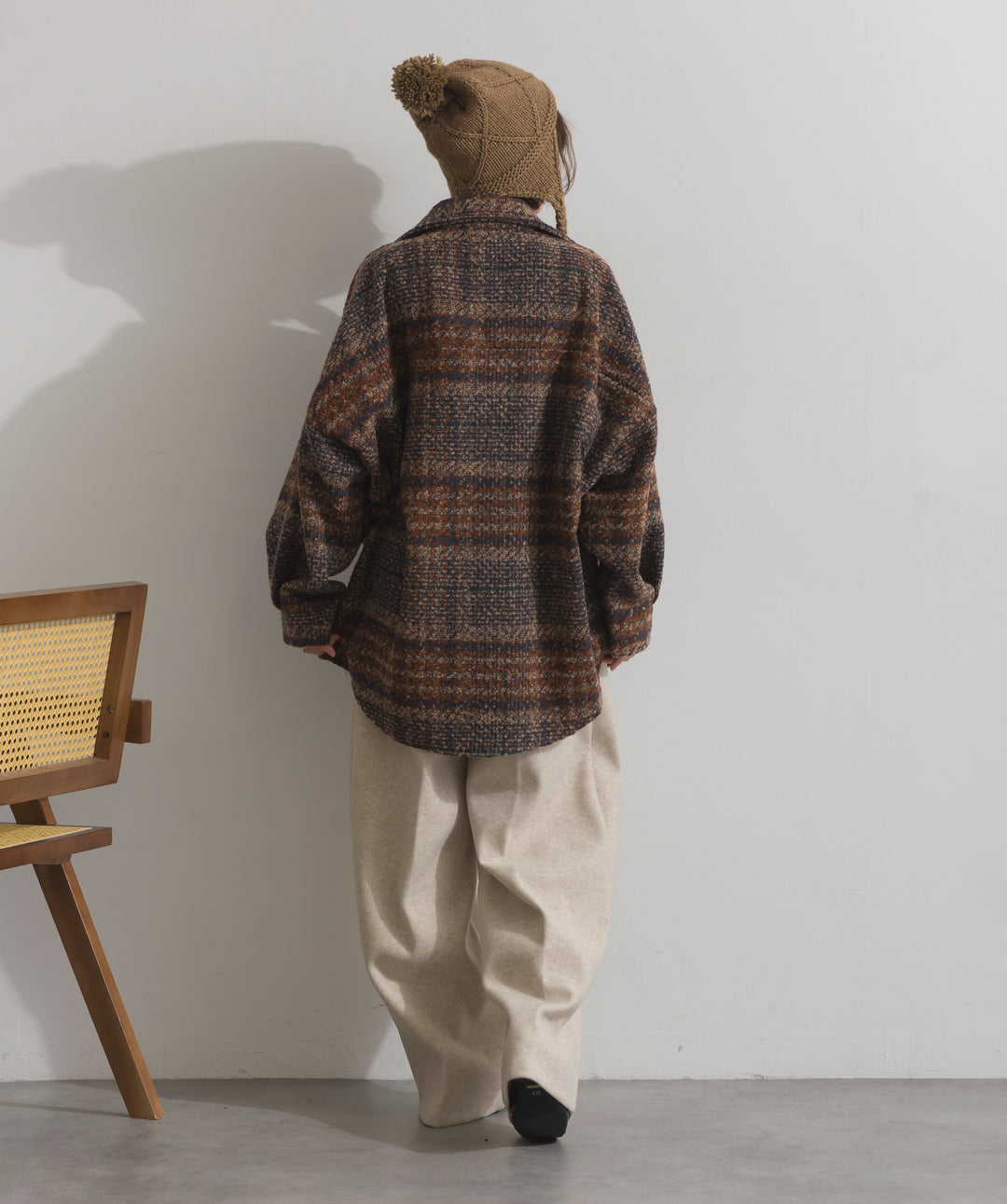 ポンポン付きケーブルニットキャップ