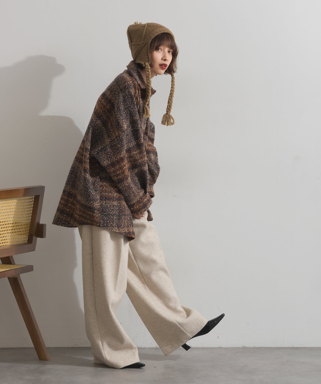 ポンポン付きケーブルニットキャップ