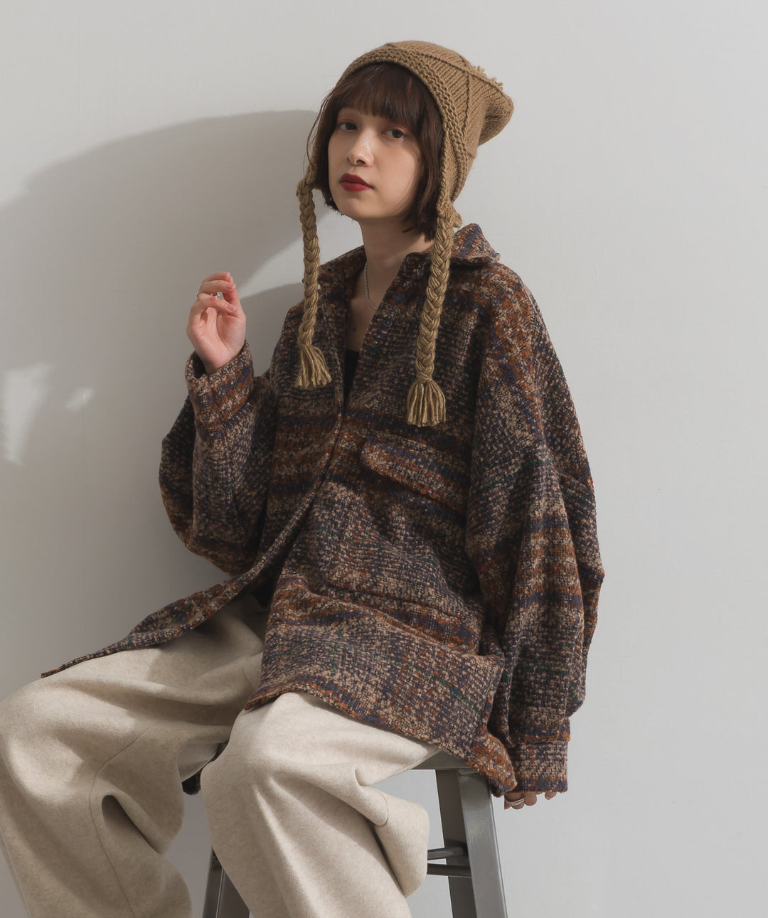 ポンポン付きケーブルニットキャップ