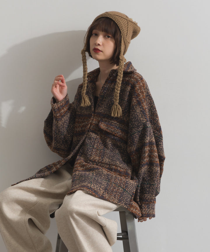 ポンポン付きケーブルニットキャップ