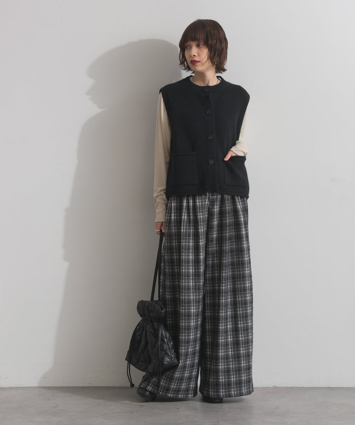 前開きボタンニットベスト