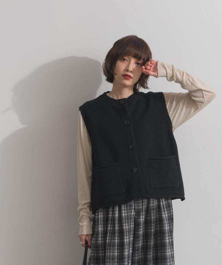 前開きボタンニットベスト