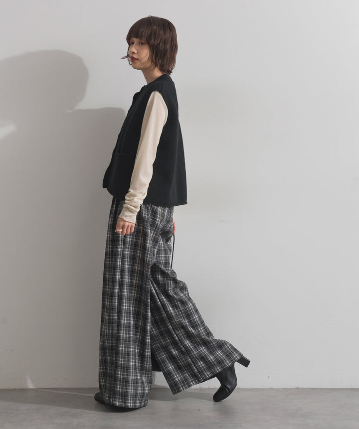 前開きボタンニットベスト